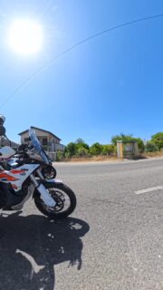 A few days working in London get me remembering the good days in Portugal with this bunch 😅 Which bike would you pick? 🤔 • • • • #advanceriding #rideuk #keepitreal #nobullshit #ridesafe #rideuk #justride #roadtrip #bmwmotorrad #makelifearide #roadexplorer #mototraveler #bigtrail #adventuretime #bmwadventureriders #bmwadvriders #adventurebikeriders #cardofam #shootandride #nexxhelmets